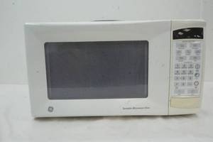 lot 75 image: White GE Turntable Microwave
