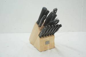 lot 113 image: Chicago Cutlery Knife Set, Missing one knife