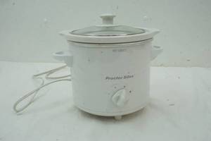 lot 122 image: Proctor Silex Small Crock Pot
