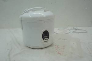 lot 148 image: Aroma Rice Maker