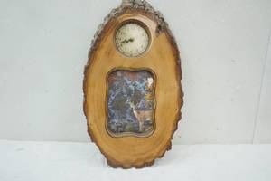lot 169 image: Wood Deer Clock (needs Battery)