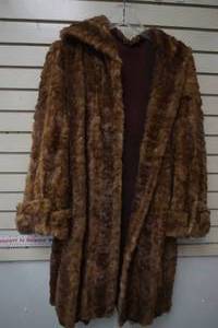 lot 183 image: Custom Made Real Fur Coat