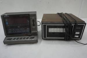 lot 186 image: GPX Am Fm clock radio and 8 track machine