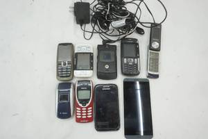 lot 189 image: Variety of Cell Phones (Working Condition unknown)