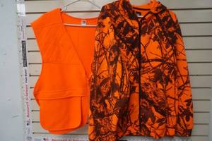lot 193 image: Large Hooded Sweat Shirt & XXL Orange Vest