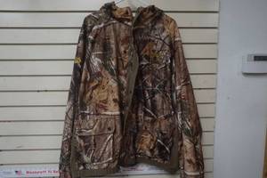lot 194 image: Mad Dog Camo Gear XXL Jacket, Real tree