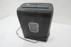 lot 199 image: Pen & Gear Paper Shredder