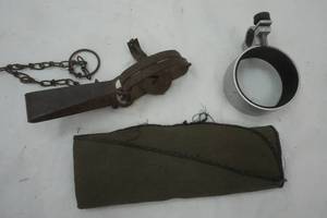 lot 214 image: Small Animal Trap, Clamp, green cloth