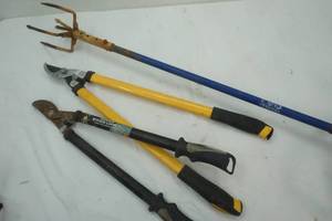 lot 216 image: Garden loppers and weed popper