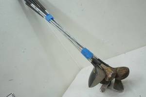 lot 219 image: 8 Golf Clubs