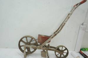 lot 276 image: Precision Garden Seeder