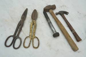 lot 290 image: Tools, Hammers, Tin Snips