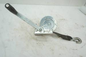 lot 294 image: Boat Crank capacity 1500lbs