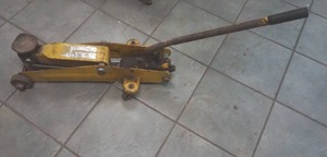 lot 297 image: Floor Jack