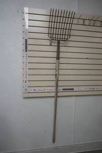lot 301 image: Manure Fork