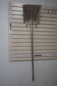 lot 302 image: Aluminum Square Shovel