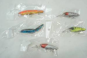 lot 332 image: 5 New Fishing Lures