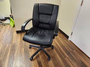 lot 275 image: Leather Executive Rolling Office Arm Chair