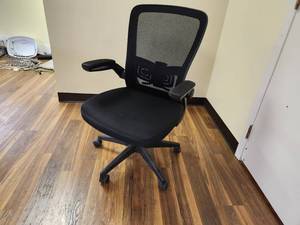 lot 276 image: Rolling Office Arm Chair with Flip-Up Arms and Vent Back
