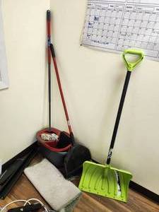lot 290 image: Snow Shovel, Broom, Mop, Dust Pan