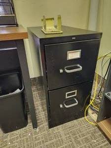 lot 302 image: Metal File Cabinet 2-drawer