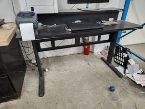 lot 249 image: Desk