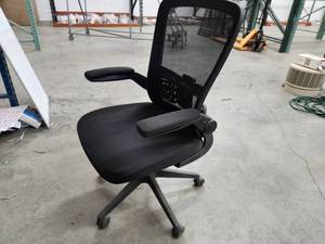 lot 257 image: Rolling Office Arm Chair