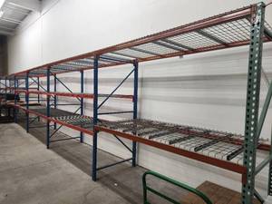 lot 1 image: Pallet Racking - 8 Uprights (x8), 8 Cross Beams (x40), 42x46 Wire Grates (x38)