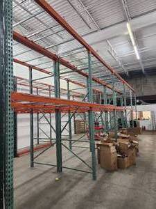 lot 4 image: Pallet Racking - 12 Uprights (x6), 8 Cross Beams (x20), 48x46 Wire Grates (x20)
