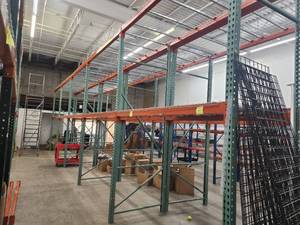 lot 5 image: Pallet Racking - 12 Uprights (x6), 8 Cross Beams (x20), 48x46 Wire Grates (x18)