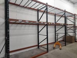 lot 7 image: Pallet Racking - 12 Uprights (x5), 8 Cross Beams (x16), 48x46 Wire Grates (x12)