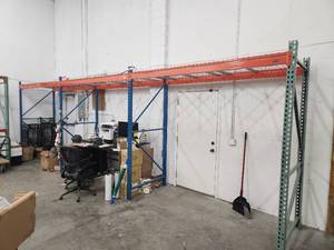lot 8 image: Pallet Racking - 8 Uprights (x4), 8 Cross Beams (x6), 46x42 Wire Grates (x6)