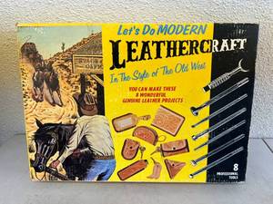 lot 3 image: Vintage Leathercraft Kit