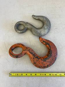 lot 58 image: Large Heavy Duty Chain Hooks