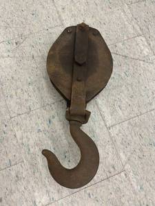 lot 115 image: Vintage 21 Long Pulley With Hook