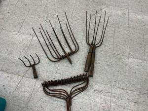 lot 116 image: Vintage Long Handle Tool Ends