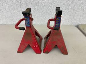 lot 156 image: 2 Ton Floor Jacks