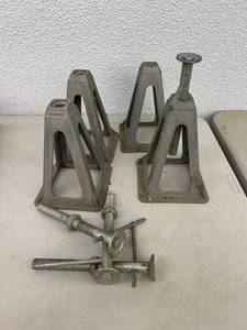 lot 163 image: Jack Stands