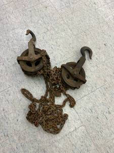 lot 167 image: 1 Ton Chain Pulley