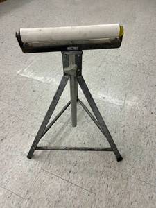 lot 174 image: Adjustable Shop Roller Stand