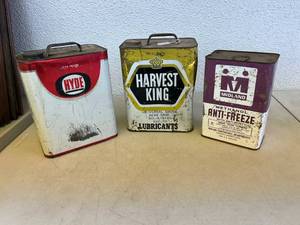 lot 8 image: Vintage OilAntifreeze Cans