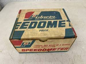 lot 20 image: Vintage Polaris Speedometer NOS