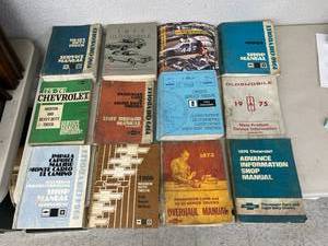 lot 23 image: ServiceShop Manuals