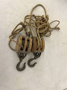 lot 25 image: Vintage Rope & Pulleys