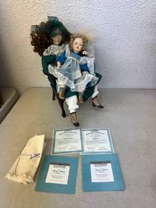 lot 31 image: Dolls with COA