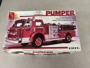 lot 33 image: AMT ERTL American LaFrance Pumper 125 Model Kit