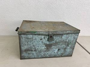 lot 201 image: Metal Storage Chest - 24 x 16 x 14 Tall