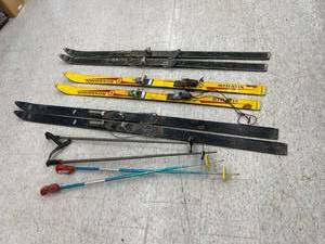 lot 205 image: Snow Skis & Poles