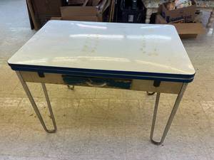 lot 206 image: Vintage Table with Pull Out Sides
