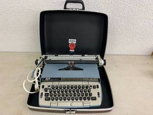 lot 224 image: Smith Corona Electra 120 Typewriter